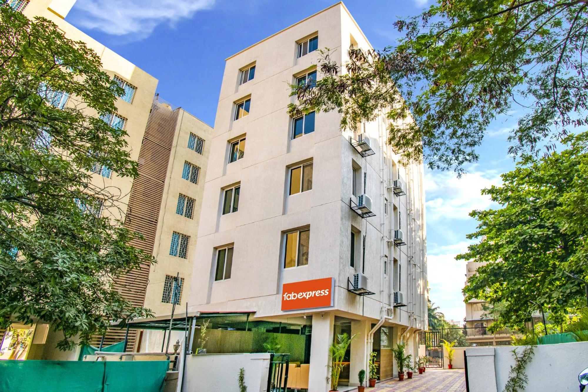 Fabexpress Marvel Bliss - Nr Trump Towers Pune Esterno foto